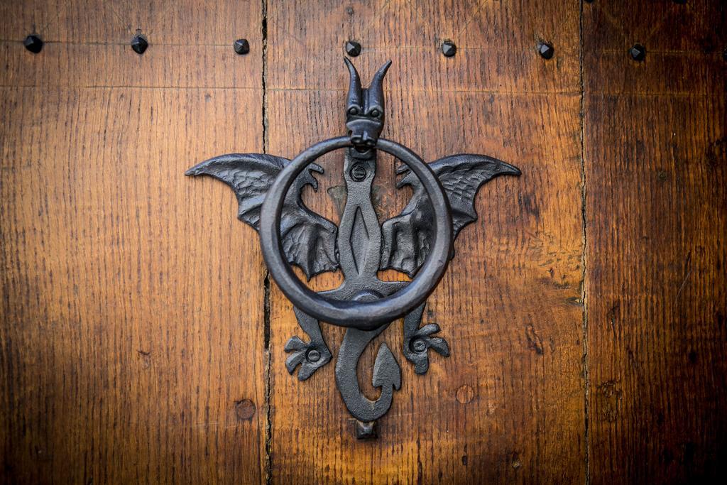 Mons Dragon House Hotel Bagian luar foto